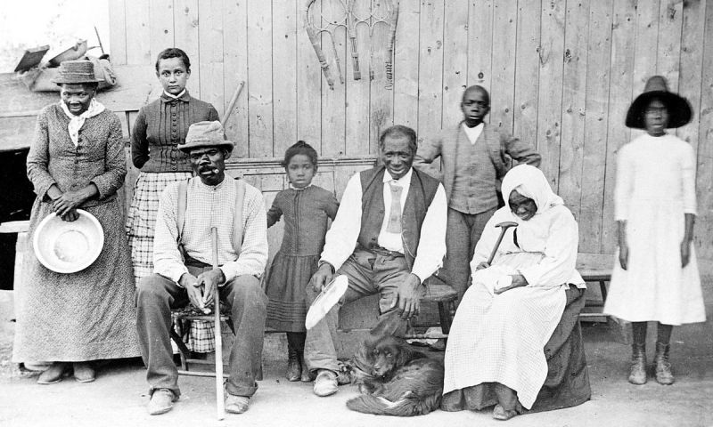 Harriet Tubman standing with a group of former enslaved people she helped lead to freedom